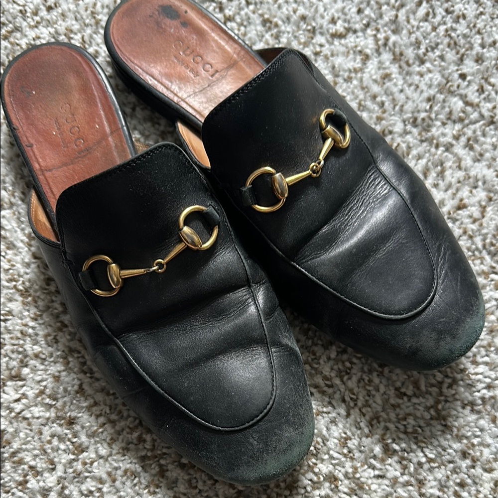 Gucci Black Leather Loafers with Gold Hardware